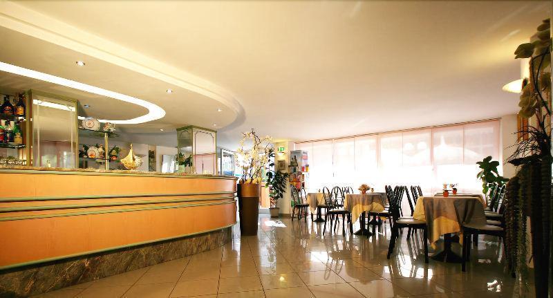 Hotel Oregon Rimini Bagian luar foto