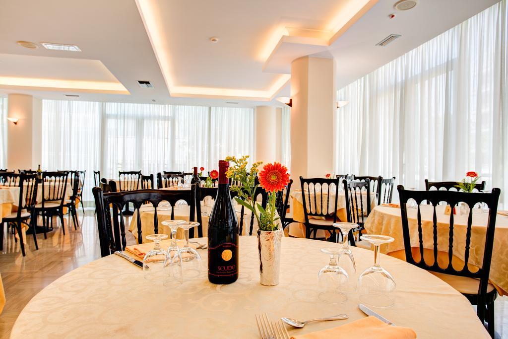 Hotel Oregon Rimini Bagian luar foto