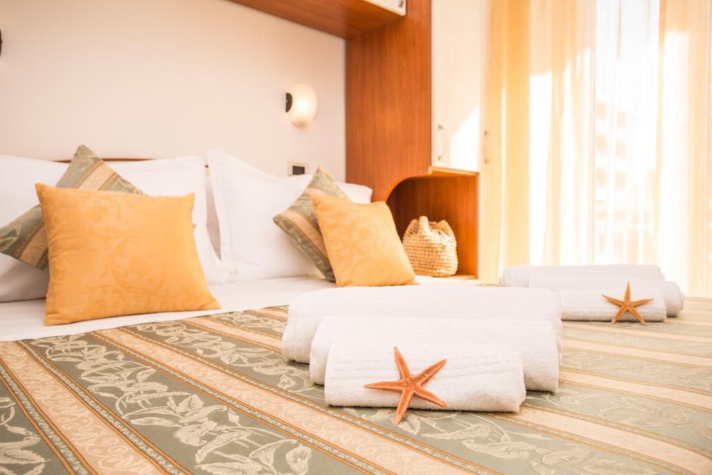 Hotel Oregon Rimini Bagian luar foto