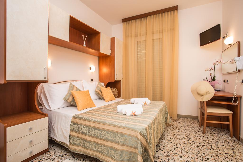 Hotel Oregon Rimini Bagian luar foto
